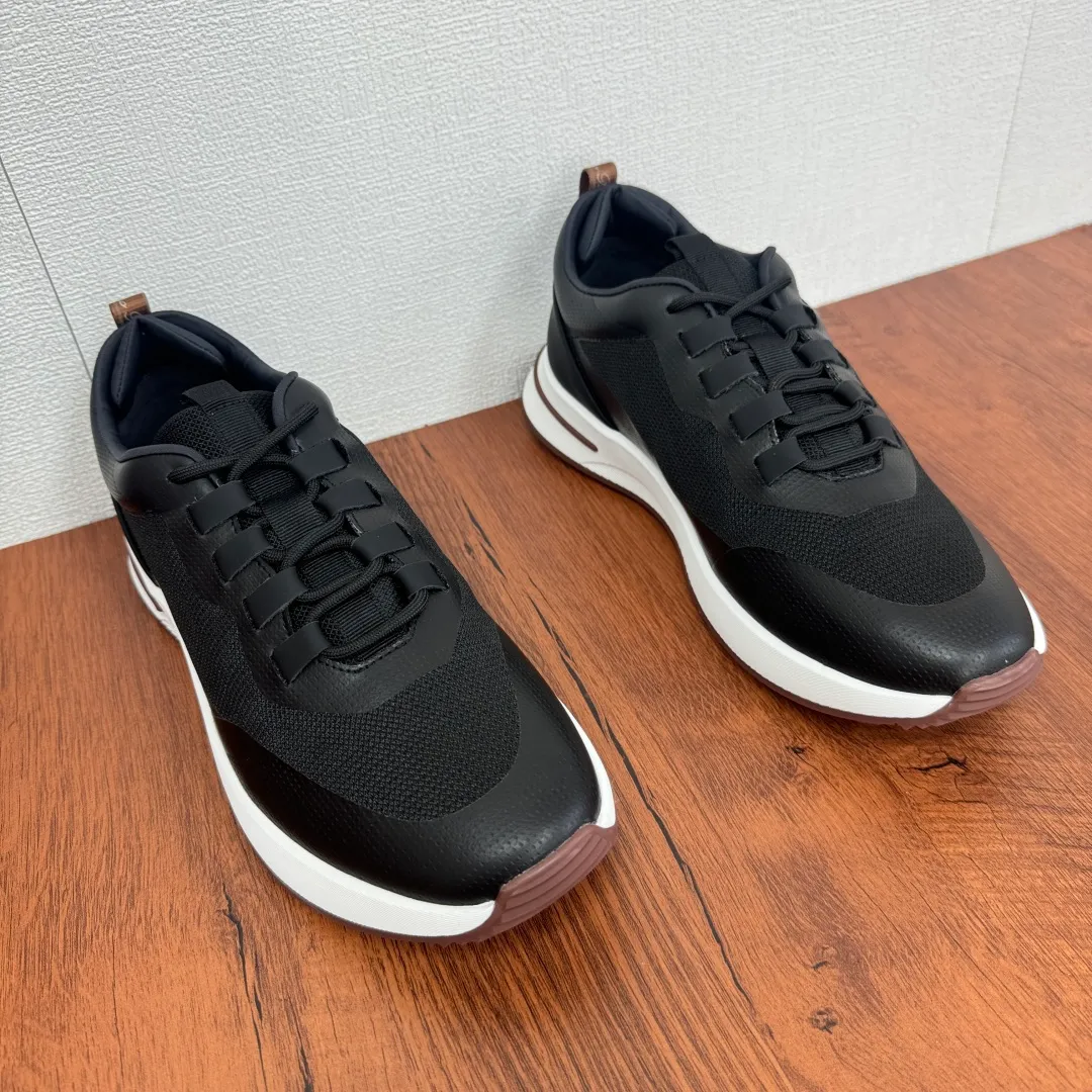 Batch 760 Loro Piana mesh cowhide stitching casual sports men's shoes LP jogging shoes OEM original soles feel free to enter the counter! This casual shoe is knitted from Wind fiber, giving it a unique three-dimensional effect. The unique silhouette narrows slightly at the midsection and is embellished with nappa leather details. The lightweight rubber sole and studs on the edge enhance traction and stability, and functional details full of modern aesthetics add a sporty style to the shoe. The upper uses a hot-melt edge-sealing process. The lightweight technical material of the Kummel-colored rubber outsole is inlaid with cushioning pads on the inside of the sole to distribute the weight more evenly and reduce the load during walking. The leather eyelets are directly set on the upper fixed to the sole to ensure stability. The rear is equipped with cushioning pads to improve wearing comfort. The full package of the counter comes with a shoelace insole. Multiple colors available! Fabric: 100% nylon Decoration: 100% cow leather Accessories: 100% polyurethane Size: 39-40-41-42-43-44 Standard leather shoe size (38/45 can be customized and returns and exchanges are not supported) Item number: FAM1718 Black